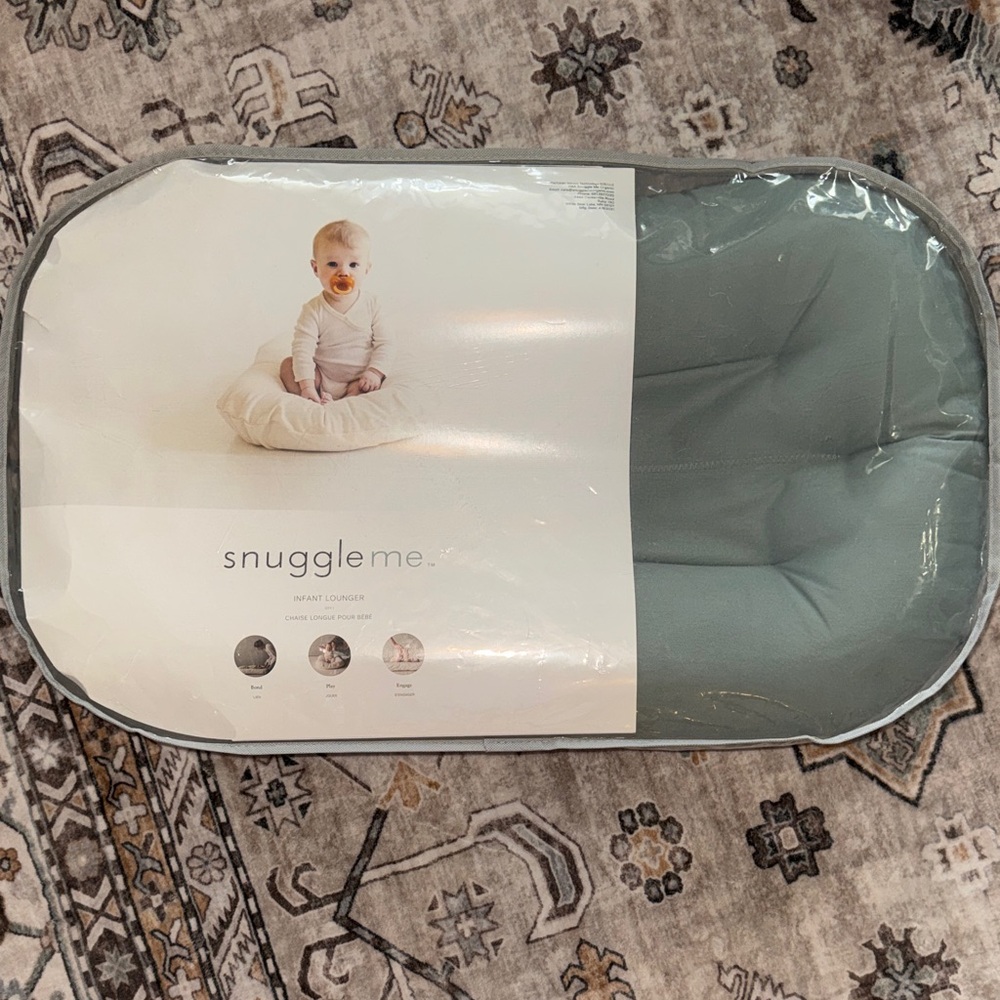 Snuggle Me Infant Lounger in Sage Green